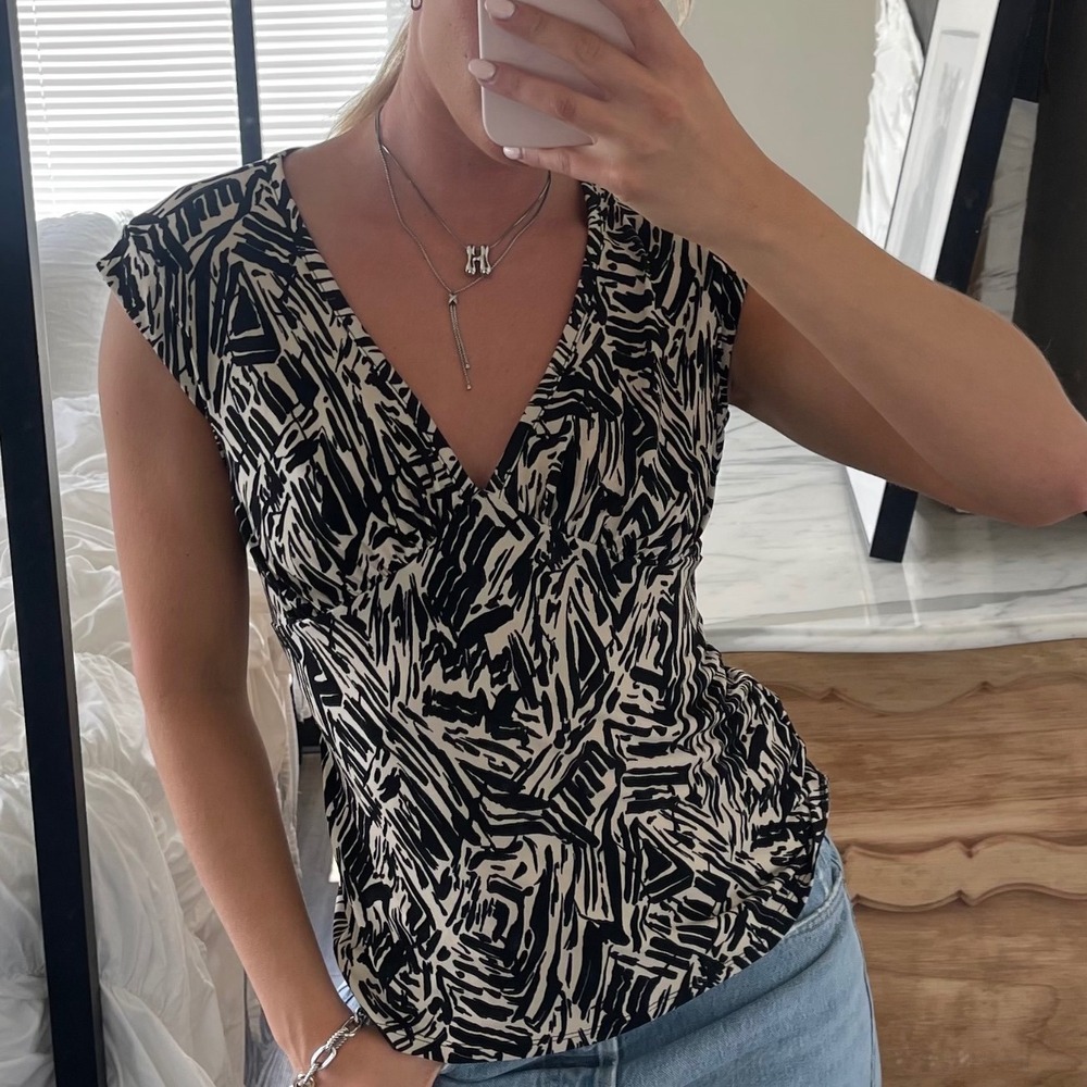 Vintage Y2K‎ BCBG Paris Black and Cream Print Plunge Sleeveless Top
